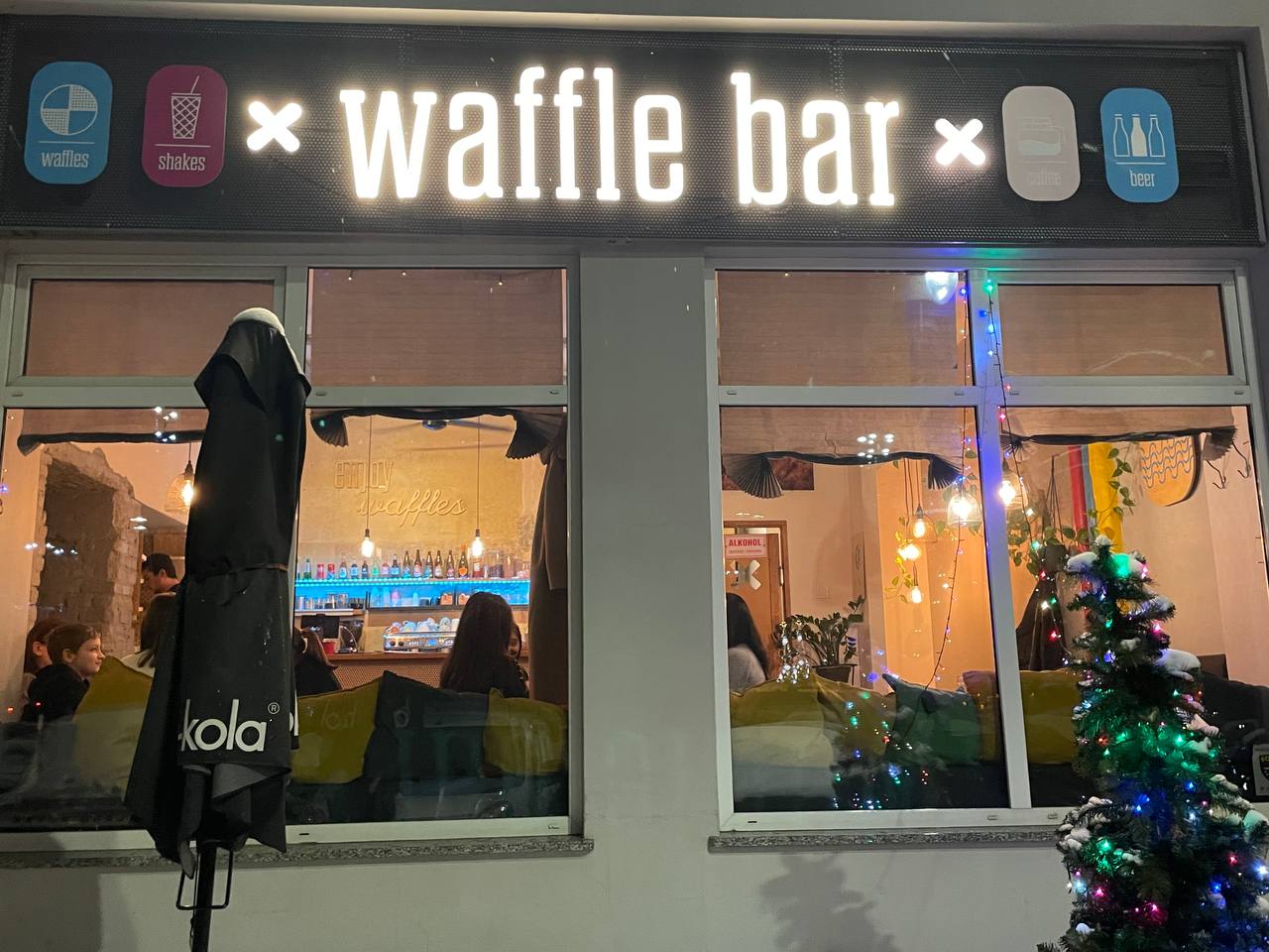 Honey Buffalo Chicken Wings with Blue Cheese close up